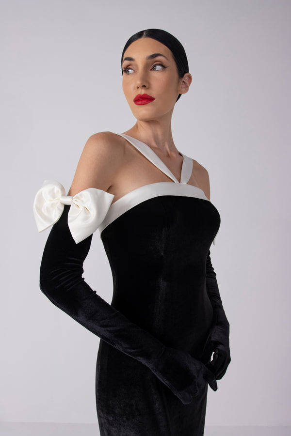 V-Neck Black Velvet and White Silk Gown with Black Gloves